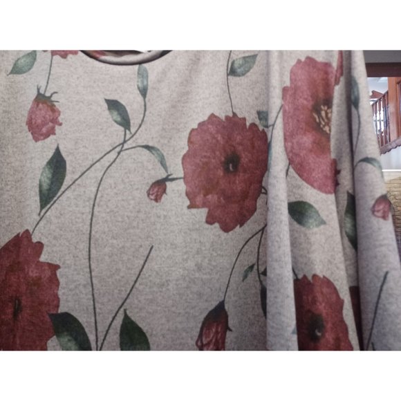Misslook Plus Size Woman's Shirt 2X Gray with Red Flowers LS NWOT - Picture 4 of 4